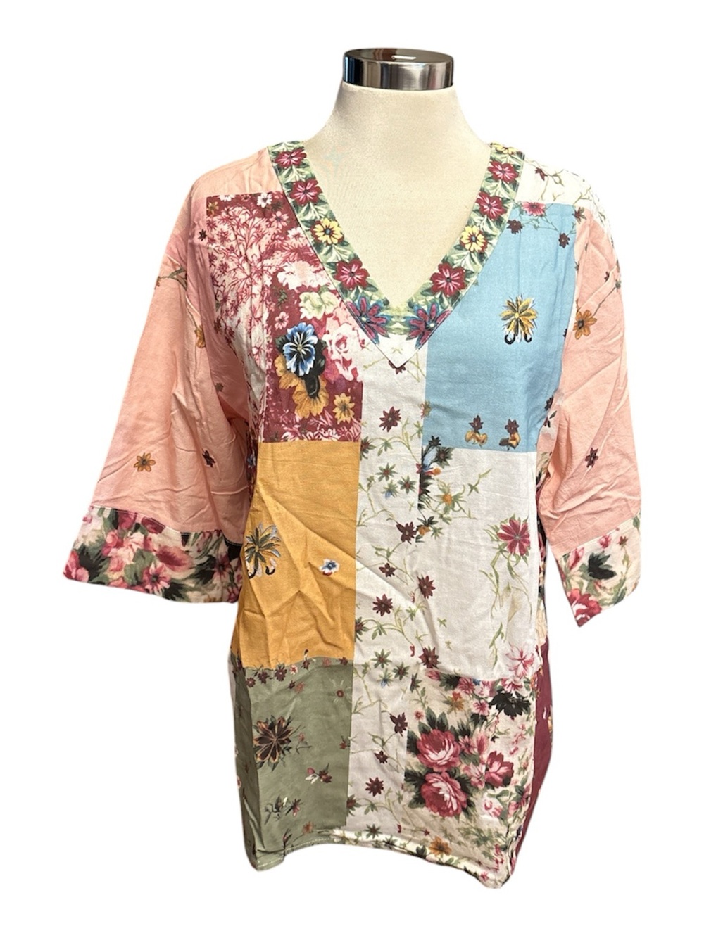 Patchwork Floral V-Neck Tunic Top elbow length sleeves multicolor Sz medium NWOT